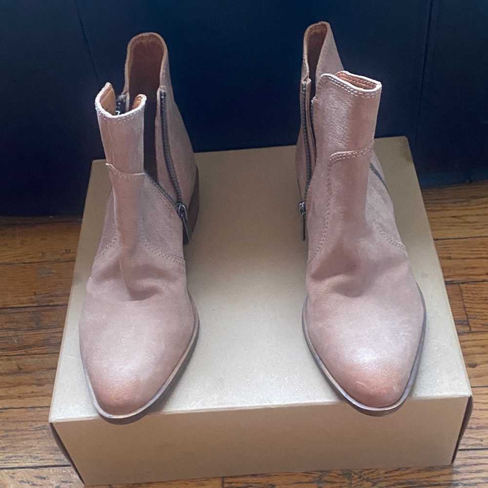 Lucky Brand Tan Ankle Booties